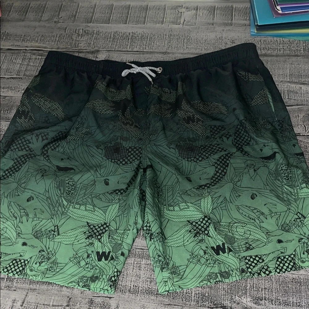 Men’s Green Swim Shorts, 2XL, Lined with pockets, NWOT